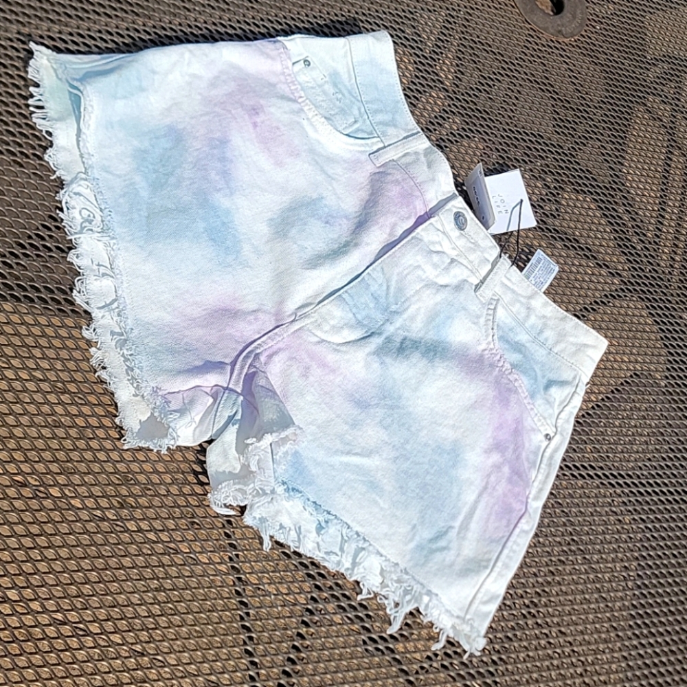 Zara. High rise. distressed.cotton shorts.8 nwt